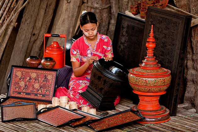 Bagan lacquerware workshop