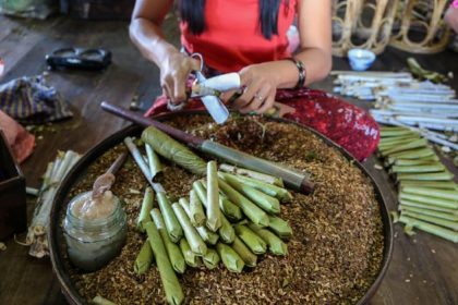 make cigar in Nam Pan village