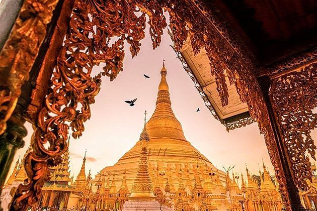 sunset at shwedagon pagoda