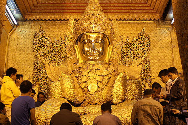 the sacred buddha image in Mahamuni Pagoda