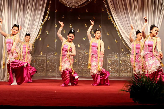 traditional dance in karaweik palace